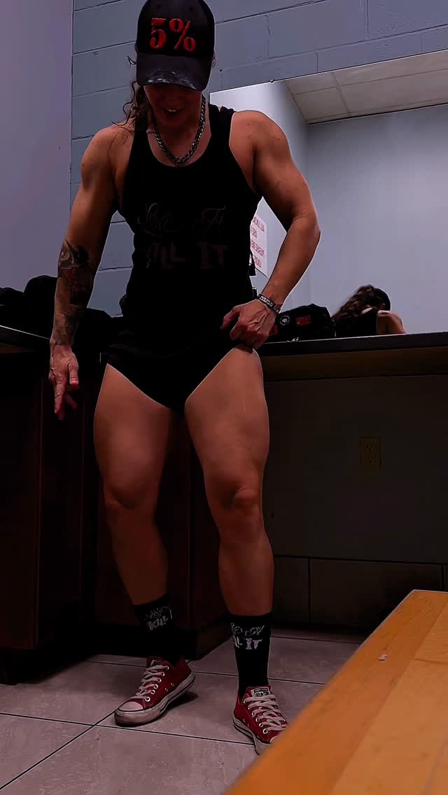 Instagram post by @emma_nent for 5% Nutrition. Caption reads: Just put here trying to eat my gains 🍽️💪....