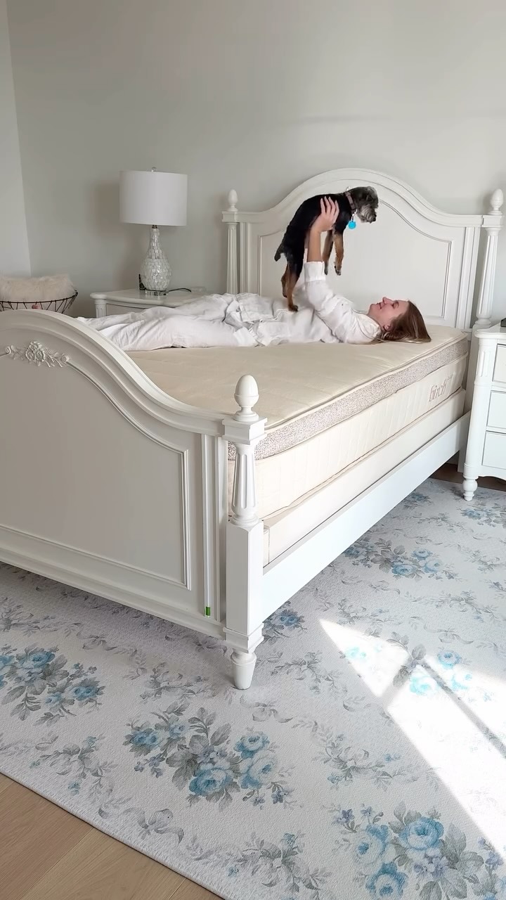 Instagram post by @rachelrsimon for Helix Sleep. Caption reads: We finally found the mattress that’s just right....