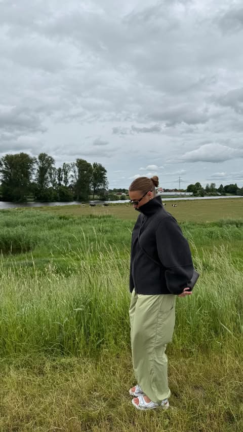 Instagram post by @piaxjose for ECCO. Caption reads: Midsummer walk with @ecco and the most comfortable....