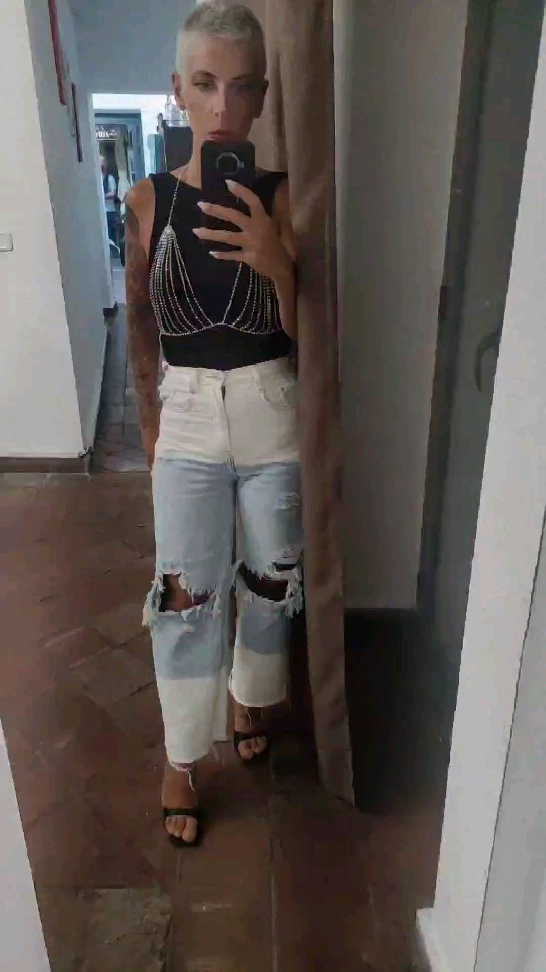 Instagram post by @zinaamantia for MODELWERK. Caption reads: ˢᵗʸˡᵉ ᵃᵈᵈⁱᶜᵗ🤍🖤💎 

#reels #reelsinstagram....