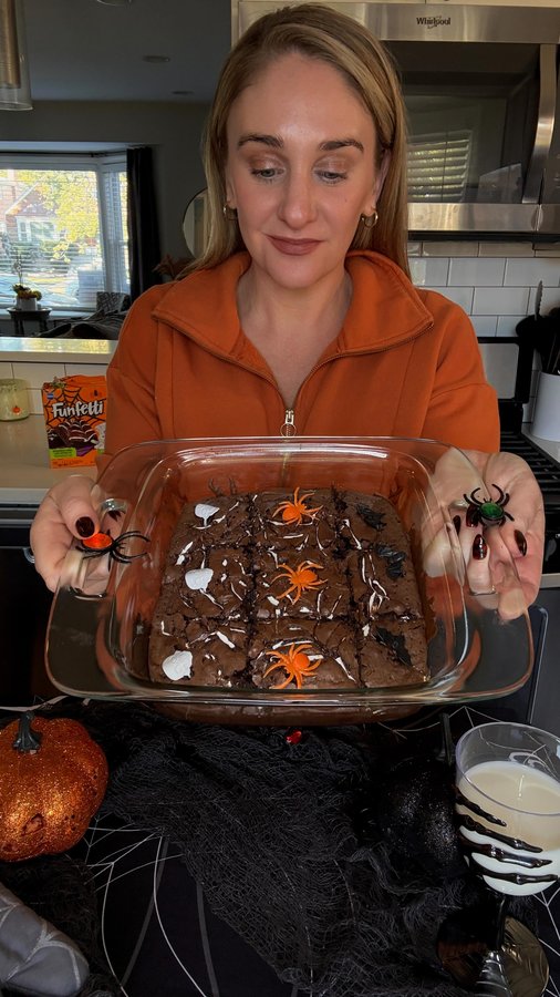 Instagram post by @thechicagogoodlife for Jewel-Osco. Caption reads: 🧛‍♀️ Go grab yourself a spooky @pillsbury treat....