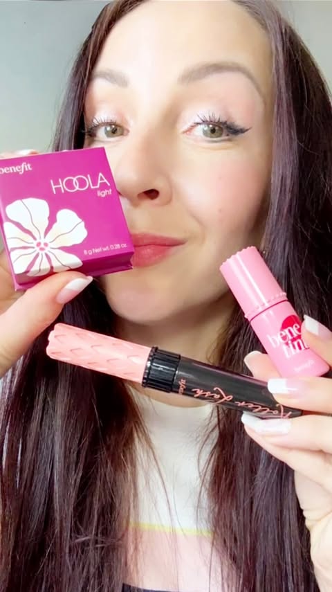Instagram post by @cat_____lady for Benefit Cosmetics. Caption reads: #GiftedByBenefitCosmetics . ✿❯────𝔹𝕖𝕟𝕖𝕗𝕚𝕥....