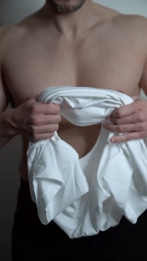 Instagram post by @lukas_gru for SANVT. Caption reads: Werbung | Ad @sanvtofficial 

Just received some....