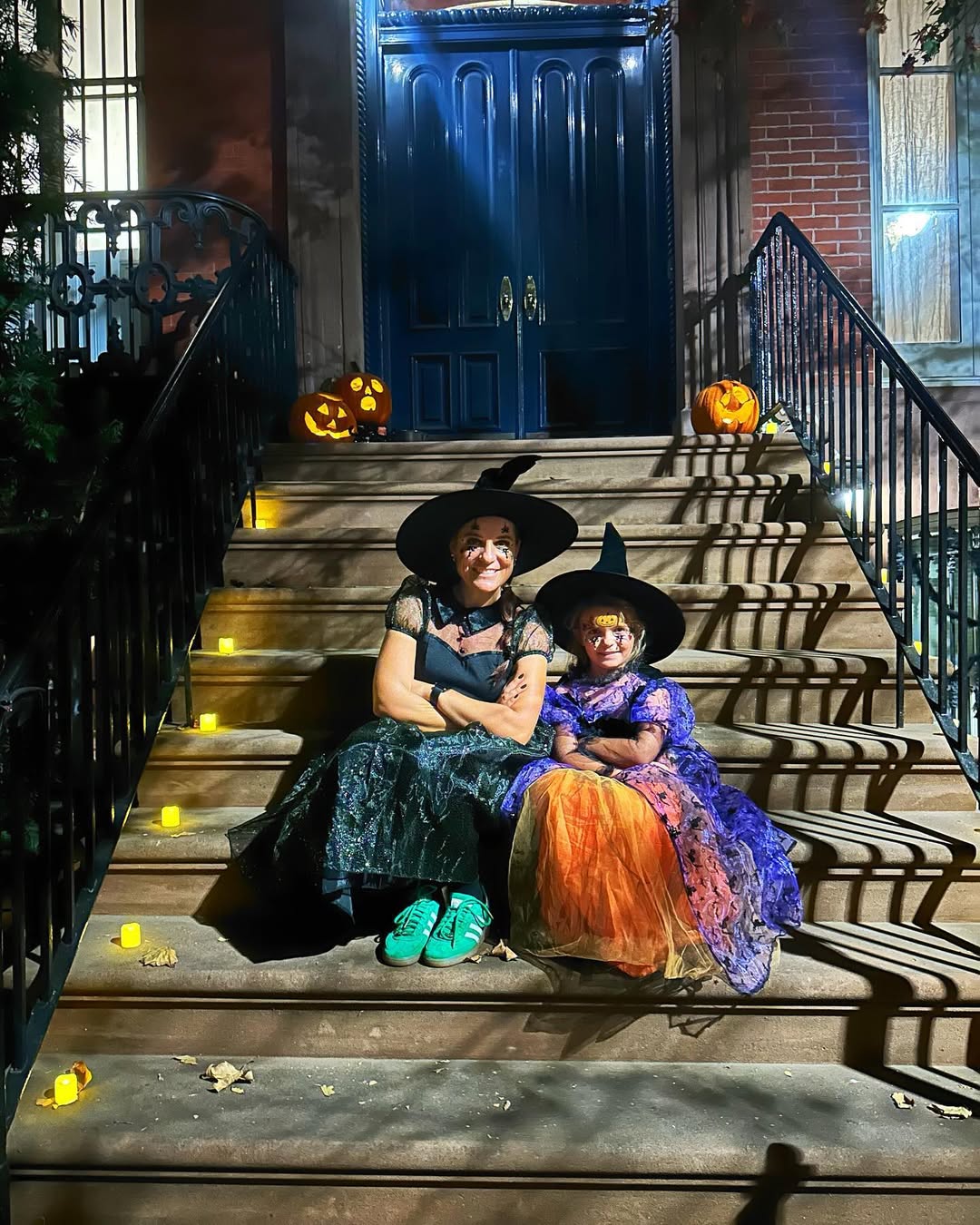 Instagram post by @juliepekinexpress for Tourlane. Caption reads: Halloween in NYC 🎃👻

L’ambiance pour Halloween....