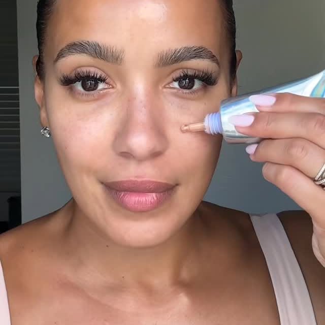 Instagram post by @officialjulissab for NAKED SUNDAYS. Caption reads: [...] their goodies! #SPFMakeup #SPF50Glow....