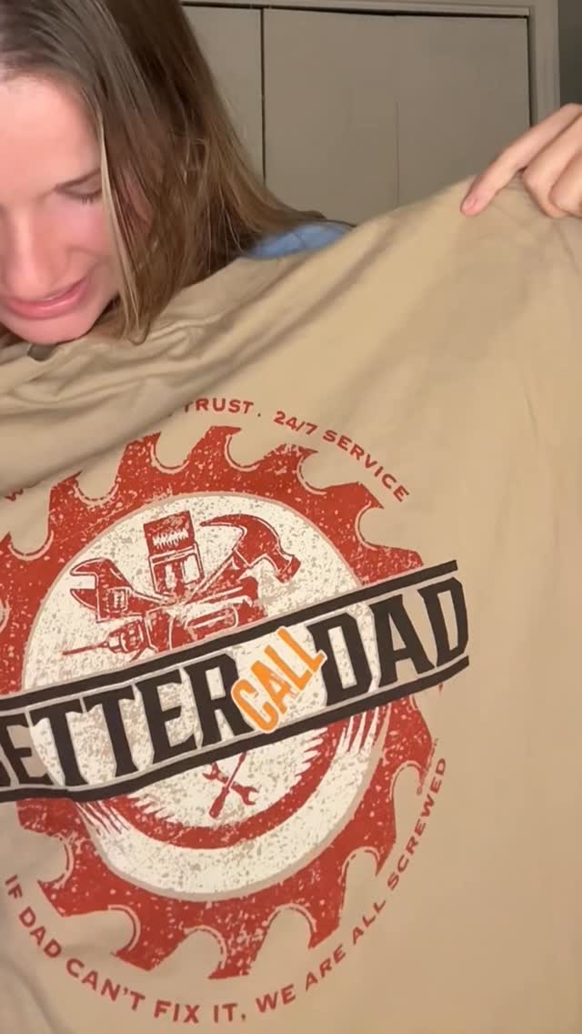 Instagram post by @sidneysentner for Crazy Shirts. Caption reads: [...] one too. 😅

I grabbed this tee from....