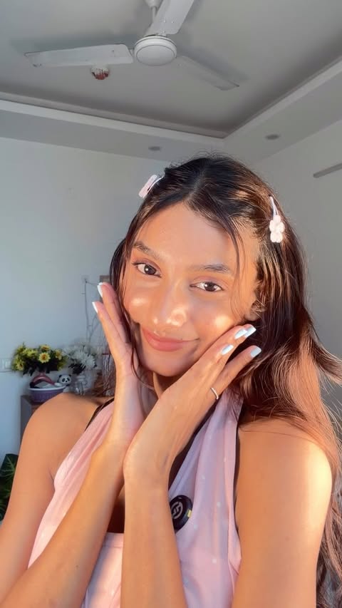 Instagram post by @shreya._183 for Dot & Key Skincare. Caption reads: Minimal makeup lovers, don’t skip this!🩷 Comment....