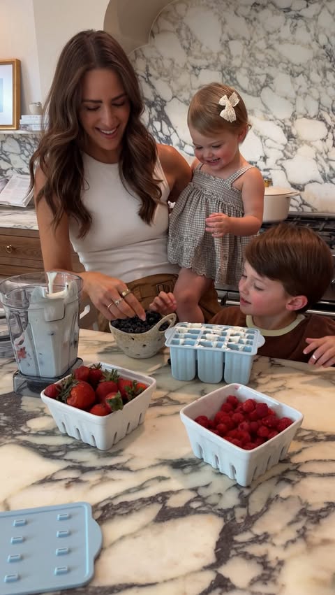 Instagram post by @aloprofile for Vitamix. Caption reads: [...] any fresh fruit we have on hand in our....