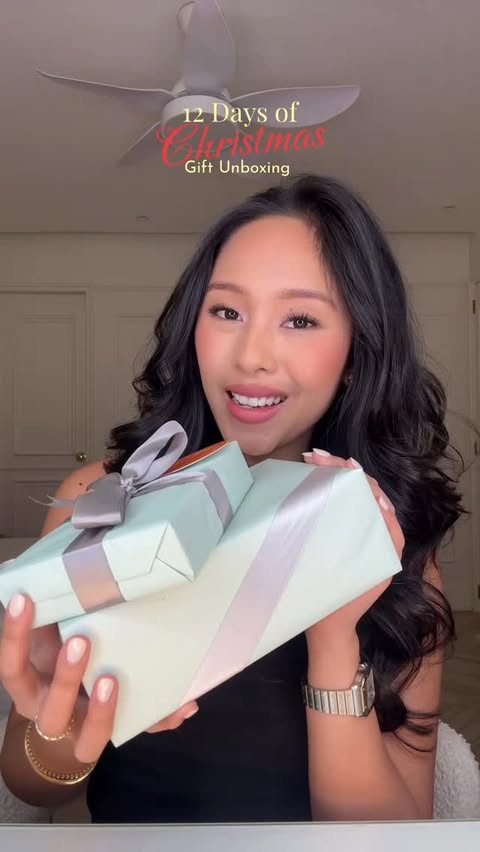 Instagram post by @louiseiya for Clinique. Caption reads: day 4 from @cliniqueph! 🎄💗 love their holiday....