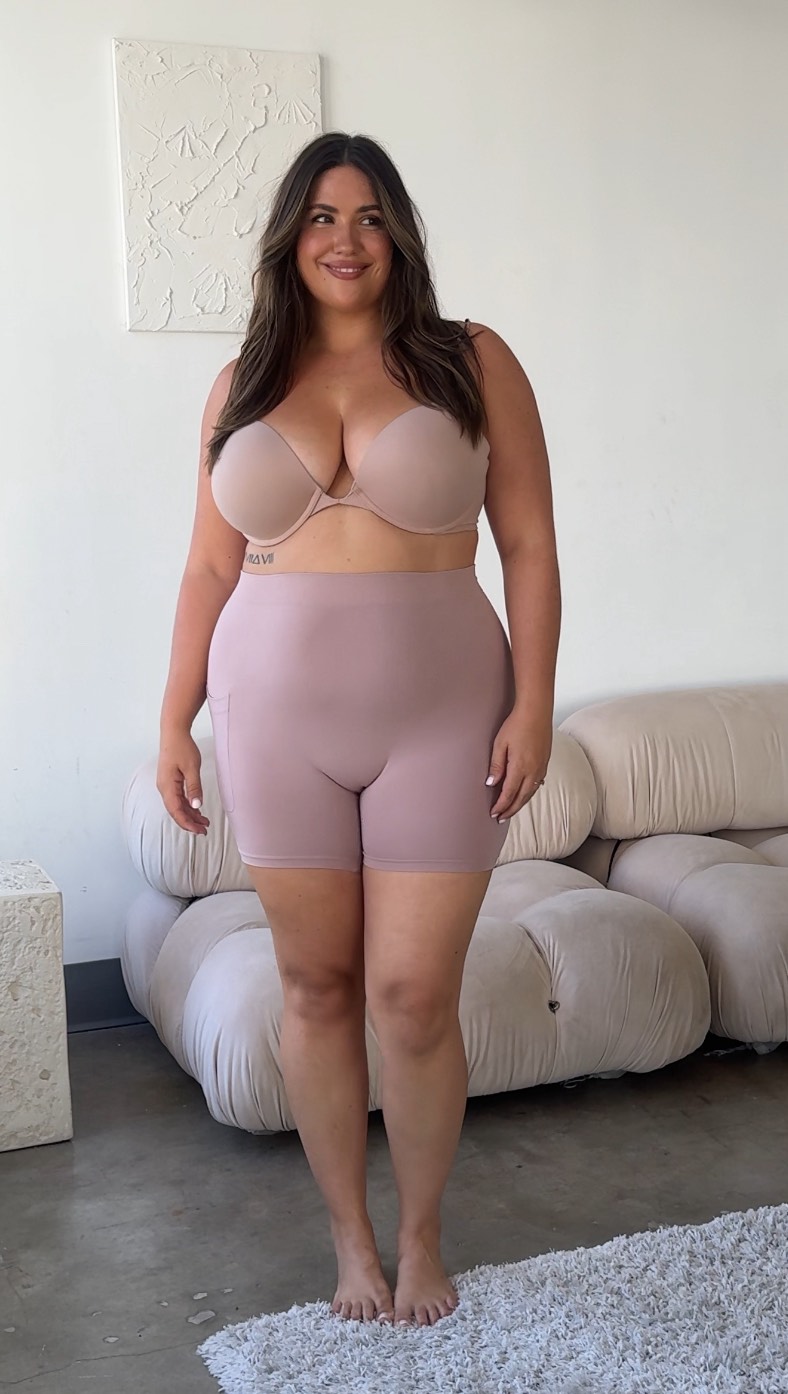 Instagram post by @jesssicacraft for Thigh Society. Caption reads: [...] more swamp a**🙂‍↔️ I’m officially a Thigh....