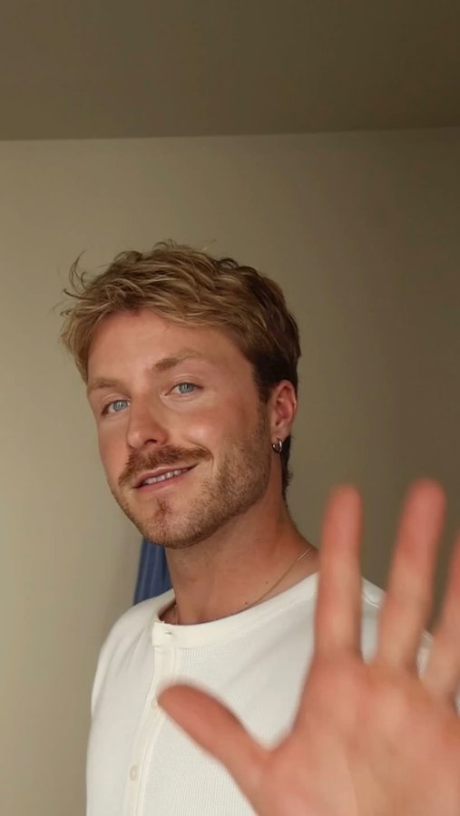 Instagram post by @rubenvandesande for Estée Lauder. Caption reads: My boy makeup / skincare routine that hydrates,....