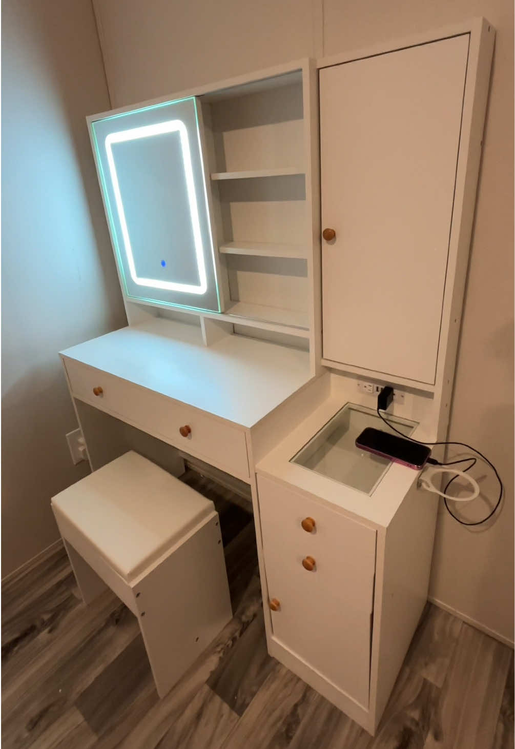 TikTok post by @classyy_chassyy2 for Vabches. Caption reads: I’m in love with this vanity set from @Vabches !....