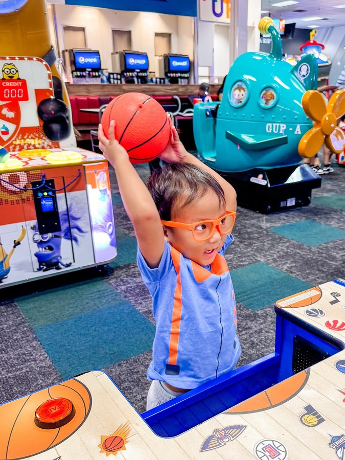 Instagram post by @gizweezy for Chuck E. Cheese. Caption reads: It’s Be Like Blippi Week at @chuckecheese ! From....