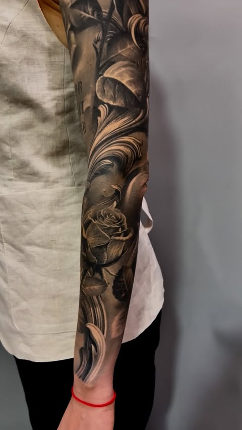 Instagram post by @viktor_phoenixx for Eternal Ink. Caption reads: [...] sleeve. Полностью заживший рукав.....