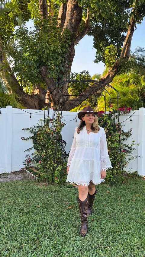 Instagram post by an influencer for SHEIN. Caption reads: [...] and EMERY ROSE 🤍 Download the SHEIN app and....