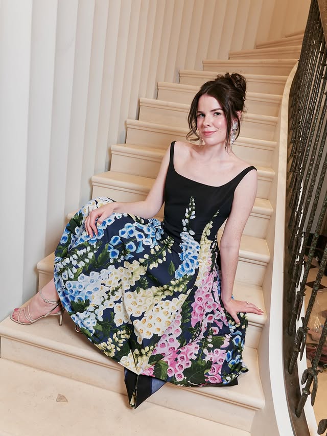 Instagram post by @simonsits for Oscar De La Renta. Caption reads: [...] my DREAMS 💕✨ Hosted & dressed by....