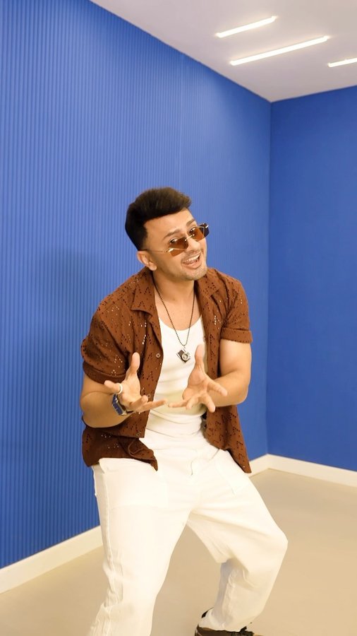 Instagram post by @awez_darbar for Vision11. Caption reads: [...] IPL season 😍 #IskiJhalakSabseAlag....