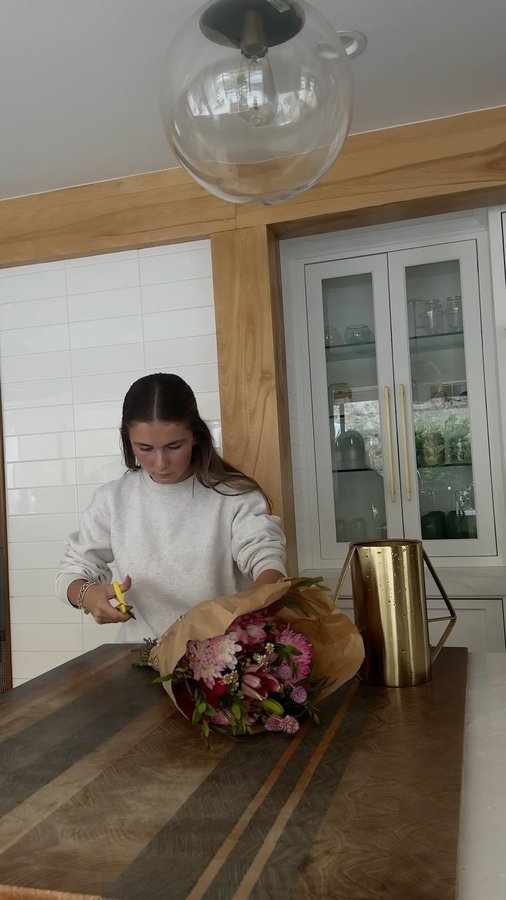 Instagram post by @poppyyyjane for Villeroy & Boch. Caption reads: make sunday dinner with me

@villeroybochusa....