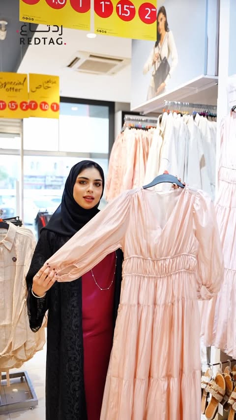 Instagram post by @shahad2020.om for REDTAG. Caption reads: [...] جميع الأسعار ومنتجات تناسب جميع الأذواق....
