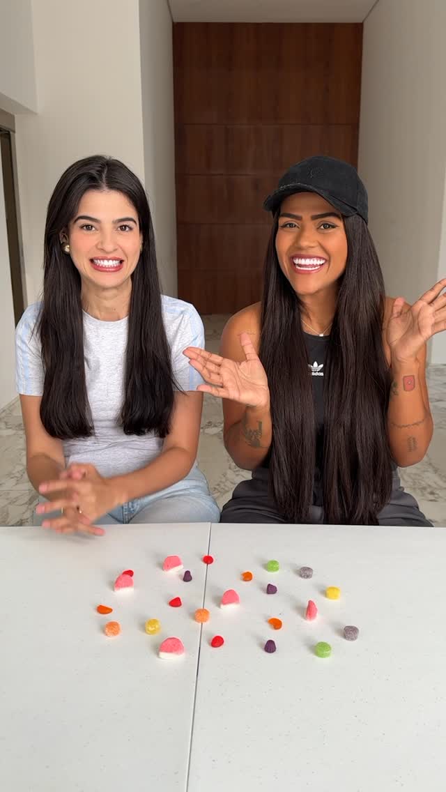 Instagram post by @camilaloures for Blaze. Caption reads: TREND DA BALA ENVENENADA 🍬🍬 
.
@jogueblaze
🔞....