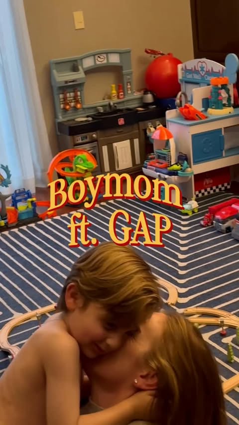 Instagram post by @paubremer for Gap Inc.. Caption reads: Boymom duties over anything else!!! 🤎 

outfits....