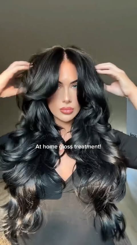 Instagram post by @kalawetzelwilson for IGK Hair. Caption reads: [...] Last up to 4 weeks✨🤌🏻 @igkhair #shinyhair....