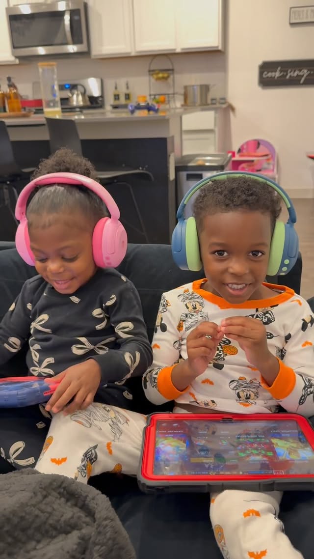 Instagram post by @necolealizae_ for iClever. Caption reads: Go get yours today 💕💙 #iclever....