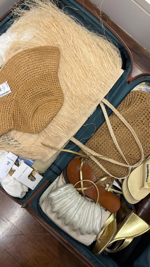 Instagram post by @_giovargas for Lojas Renner. Caption reads: O vestido perfeito existe! E vai esgotar rápido....