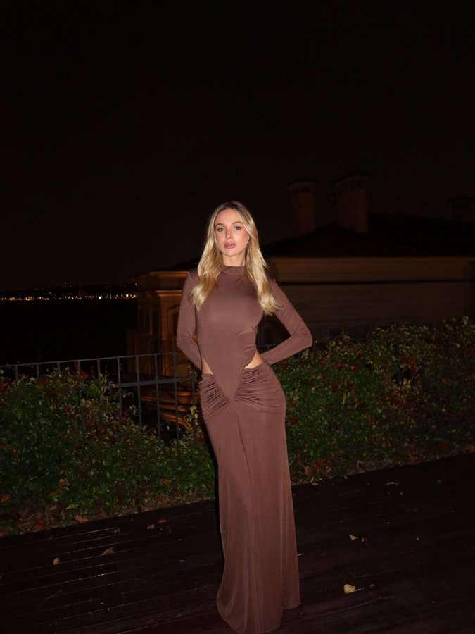 Instagram post by @ecenazucer for Roberto Cavalli. Caption reads: #Serpentinenight #RobertoCavalli✨

#reklam.