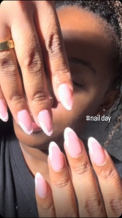 Instagram post by @dyamondniicole for BTArtboxnails. Caption reads: We love nail day @btartbox_official 💅🏽✨....