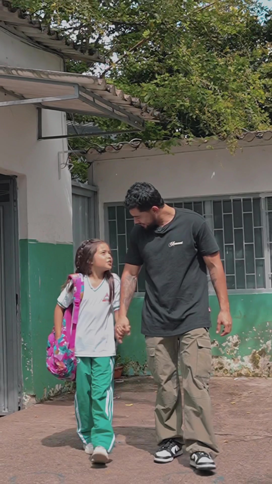 TikTok post by @juanitafresa for Alpina. Caption reads: Aplican tyc consultarlos en  www.yogoyogolab.com....