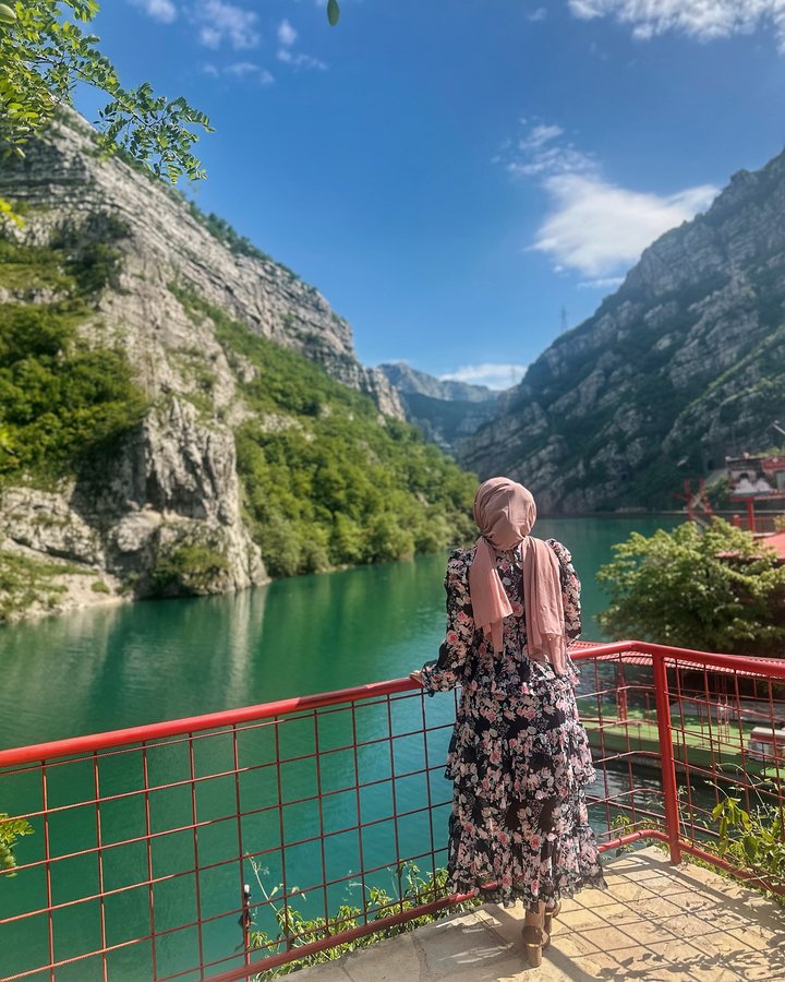 Instagram post by @the_travelette for Hiccup. Caption reads: “Why is Bosnia not on everyone’s....