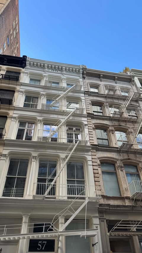 Instagram post by @karlotta.emilie for Oysho. Caption reads: [...] me wearing this winter 💫🍪❄️
Neuer @oysho....