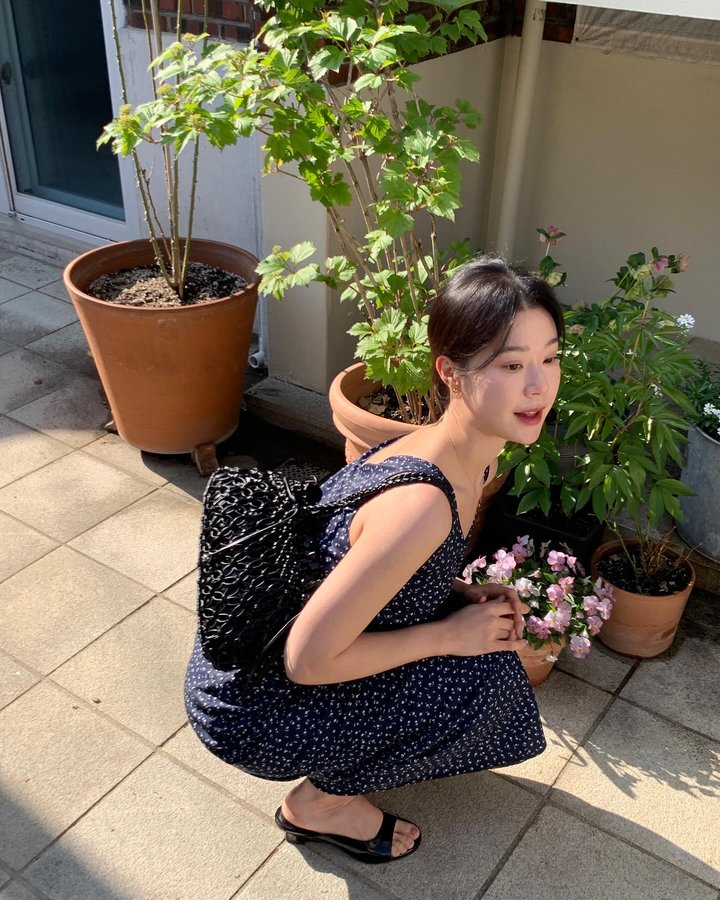 Instagram post by @2dumi for 29CM. Caption reads: [...] 가방: 프주르 29 섬머위크 5/1-5/14 #29CM.