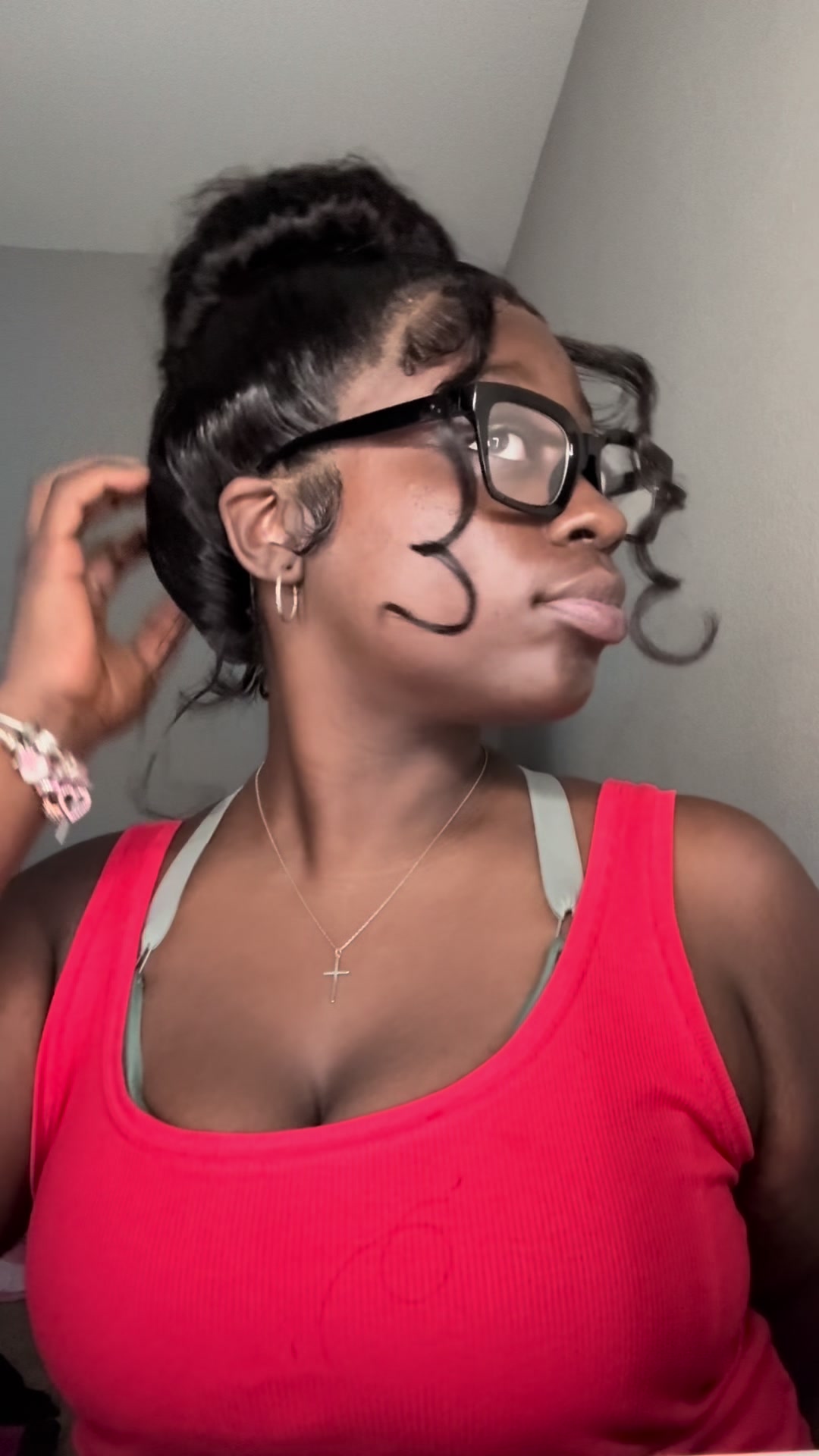 TikTok post by @chatyahb for Wiggins Hair. Caption reads: 😍😍 get u one toooo in my bio :) @WIGGINS__HAIR .