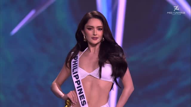 Instagram post by @queens.ph for Miss Universe. Caption reads: MANIKA WALK! ❤️‍🔥 The stunning Miss Universe....