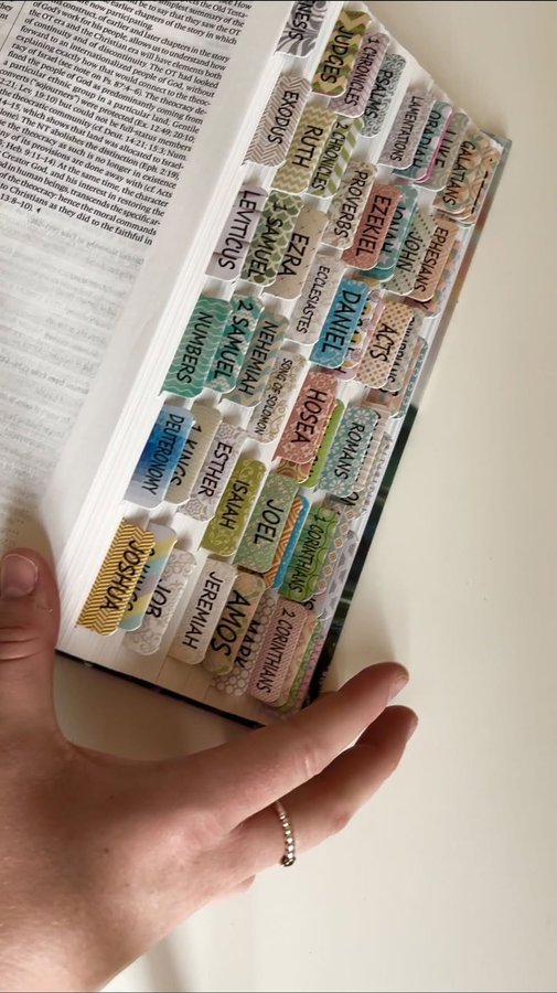 Instagram post by @messybiblepureheart for Mr. Pen. Caption reads: [...] #stationary #bibletabs #biblestationary....