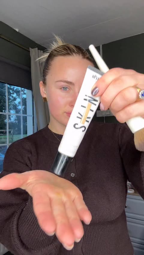 Instagram post by @laurengavigan for BPerfect Cosmetics. Caption reads: The @bperfectcosmetics Black Friday sale is LIVE....