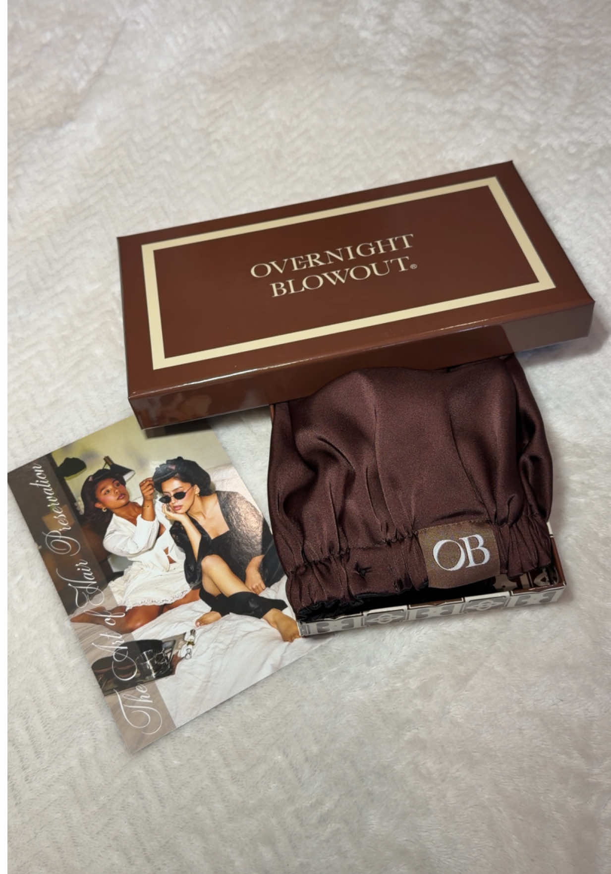 TikTok post by @dianasalazarxo for Overnight Blowout. Caption reads: Unboxing the new @Overnight Blowout Reversible....