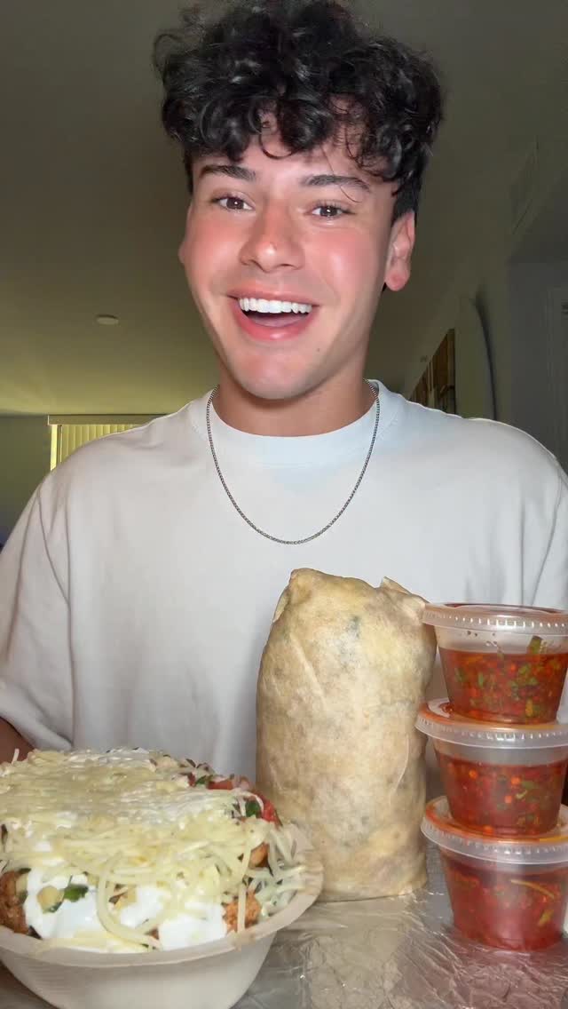 Instagram post by @dylaneatss_ for Chipotle. Caption reads: Chipotle’s NEW Red Chimichurri is a must try!!....