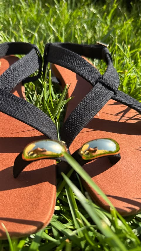Instagram post by @elemagicc for VIVAIA. Caption reads: [...] and style in a single sandal! My new Vivaia....