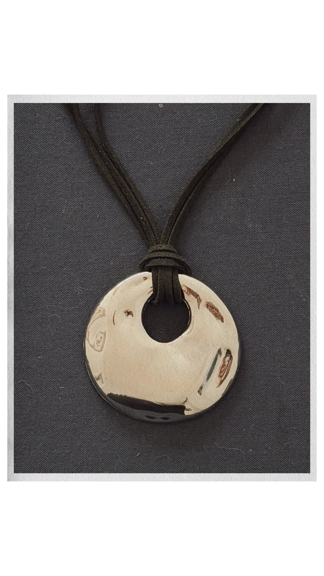 Instagram post by @victoriayamagata for Lojas Renner. Caption reads: Brasil core @lojasrenner 

conteúdo patrocinado.