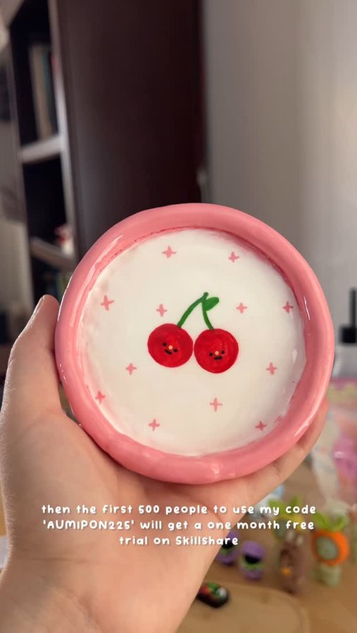 Instagram post by @aumipon for Skillshare. Caption reads: [...] by trying out new art with help from....