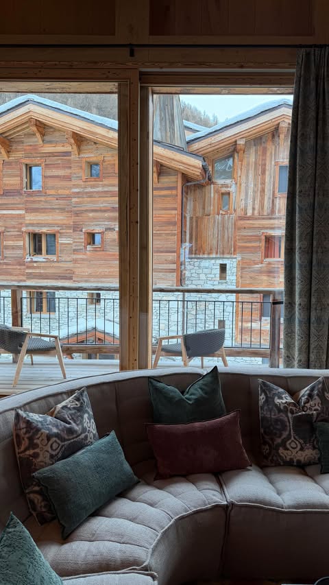 Instagram post by @lauren.sintes for Blakely Clothing. Caption reads: Snow days in @blakely @blakely_women #InBlakely....