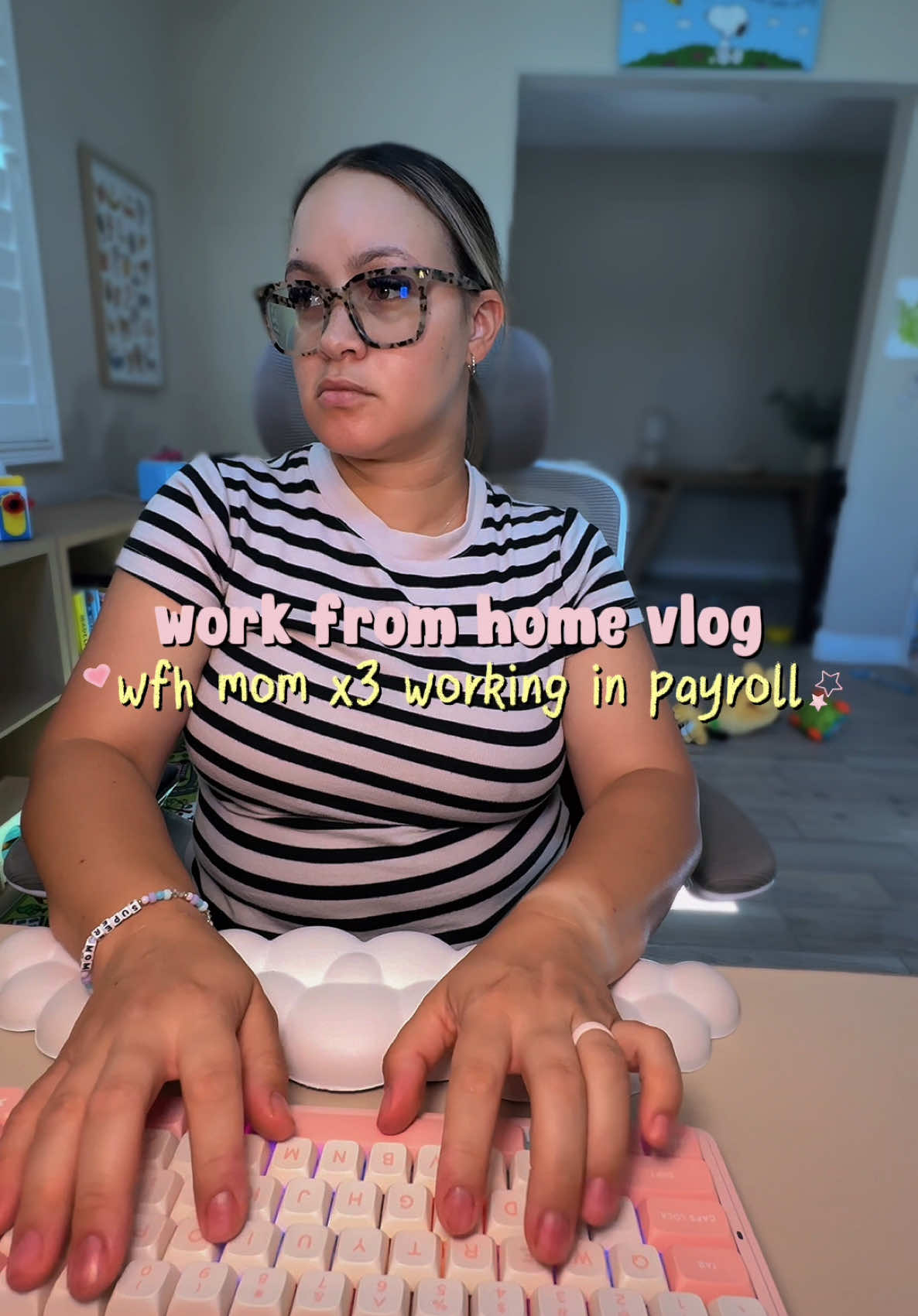 TikTok post by @gabriellailene for Aula. Caption reads: [...] them off this week 😍🌷💛🌈🌸 Keeb: f75....
