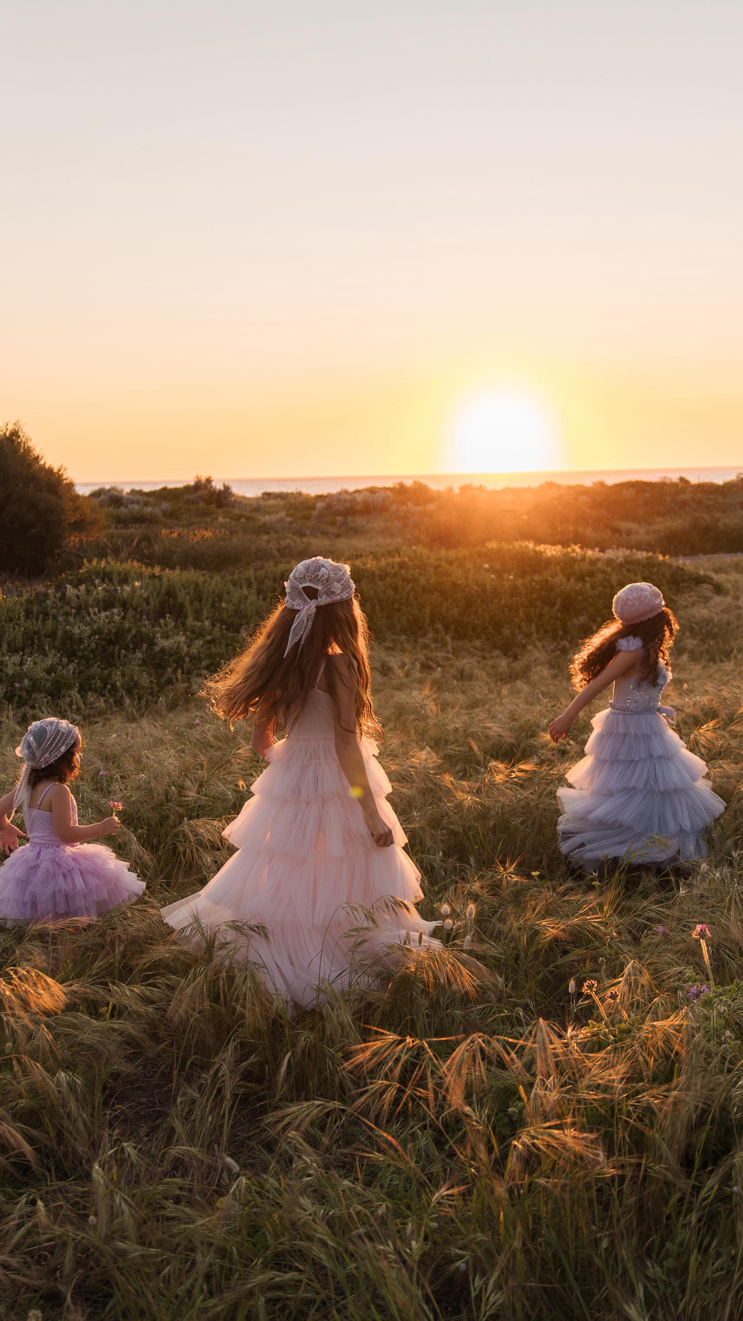 Instagram post by @justy_olive for Readingeggs. Caption reads: Kids these days 🙄😂 
My girls love playing....