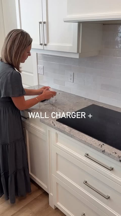 Instagram post by @lifestyle.leaks for LISEN. Caption reads: ✨ Comment CHARGE and follow @lifestyle.leaks for....