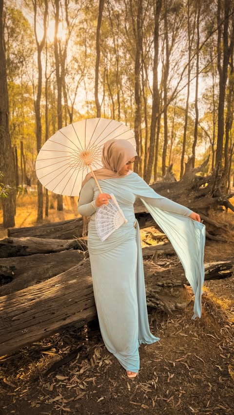 Instagram post by @journeystylebites for Sunfere. Caption reads: [...] Dress: Elsie long sleeve cape maxi by....