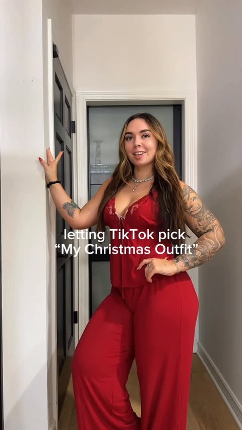 Instagram post by @abbyberner for Steve Madden. Caption reads: Merry Christmas everyone 🎄❤️
Which boots?!....