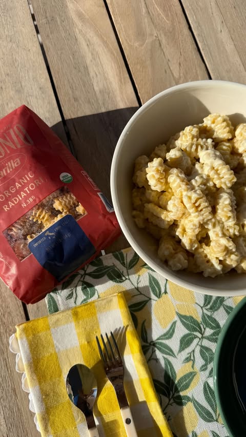 Instagram post by @thedailyschvitz for Barilla. Caption reads: [...] lemon pasta made with Al Bronzo by....